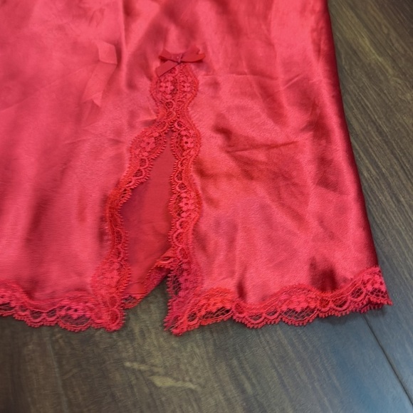 VICTORIA’S SECRET Red Satin Chemise Size Medium - Picture 7 of 7